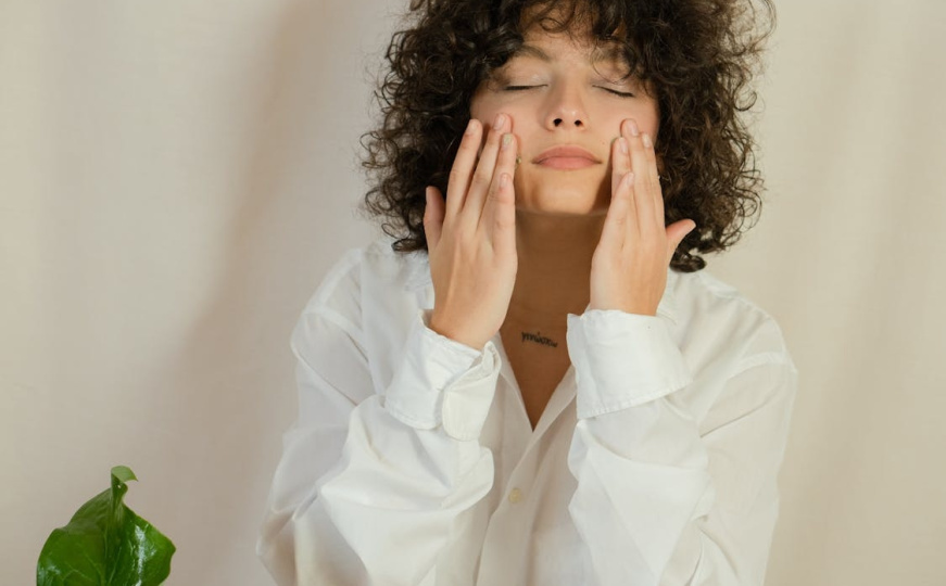 Trikovi uz koje ćete smanjiti bore na licu u rekordnom vremenu