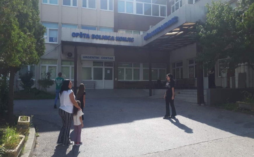 Konjic: Roditelji preminulog dječaka Dženisa organizirali protest. Došao samo jedan građanin