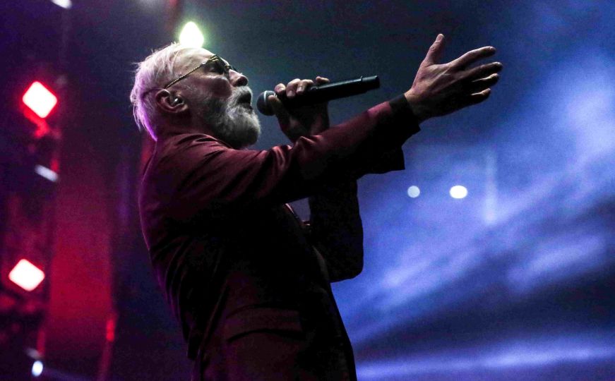 "Ostalo je još malo kremena...": Dino Merlin i pjesma dana uz sarajevski derbi