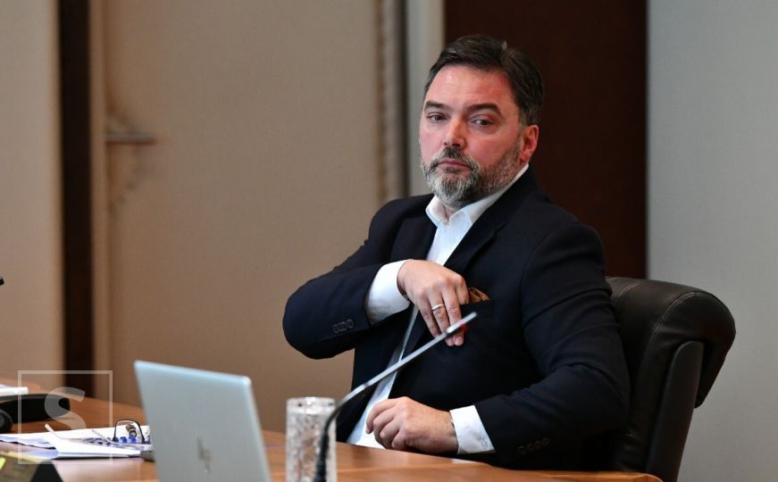 Košarac ponovo napada: Lagumdžija je "islamski fanatik", dopunjava Alijinu radikalnu politiku