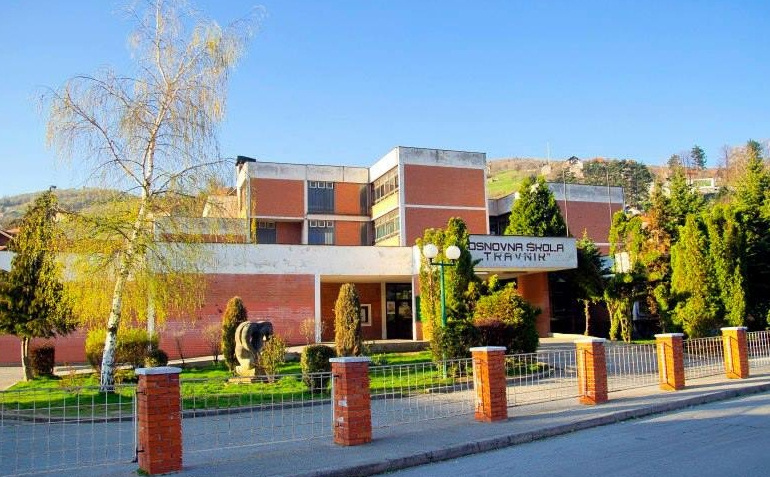 Škola u BiH zabranila učenicima mobilne telefone: Evo šta je navedeno u obrazloženju