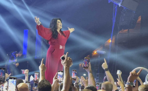 Dragana Mirković održala koncert u punoj sarajevskoj Zetri: Kompletan honorar donirala Pomozi.ba