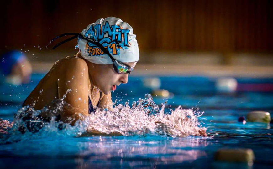 Zlatna Esma Dizić oborila dva državna rekorda: BiH ponosna na mladu plivačku zvijezdu