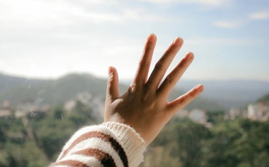 Biseri, šampanjac i 'topla boja': Ova manikura je zaludila svijet, a 'krivac' je Selena Gomez