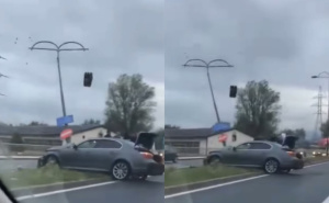 Pojavio se i snimak: BMW-om udario u stub ulične rasvjete u Sarajevu