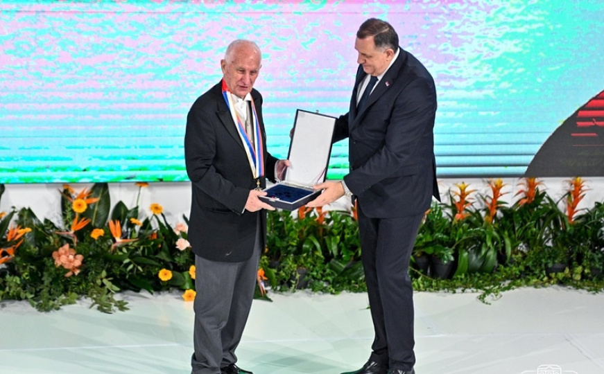 Savez kolumnista | Gruhonjić: Prijedlogom za "ukidanje" AVNOJ-a Bećković i šovinisti atakuju na BiH