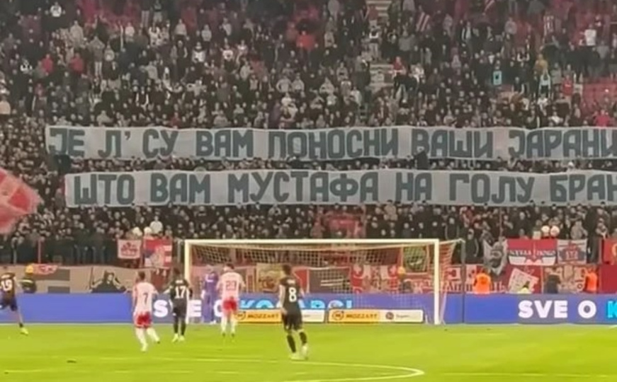 Žestoka provokacija navijača Zvezde: "Da li su ponosni vaši jarani što vam Mustafa na golu brani?"