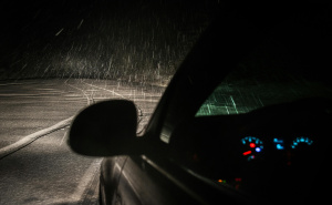 Opasnost u saobraćaju: Greška s rasvjetom koju vozači često prave u magli, izbjegavajte ovo