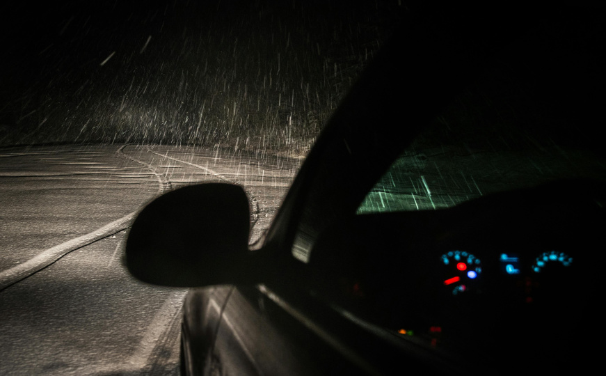 Opasnost u saobraćaju: Greška s rasvjetom koju vozači često prave u magli, izbjegavajte ovo
