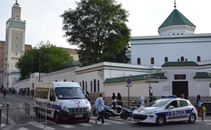 Novi islamofobni napad u Francuskoj: Muškarac upao u džamiju i pocijepao primjerke Kur'ana