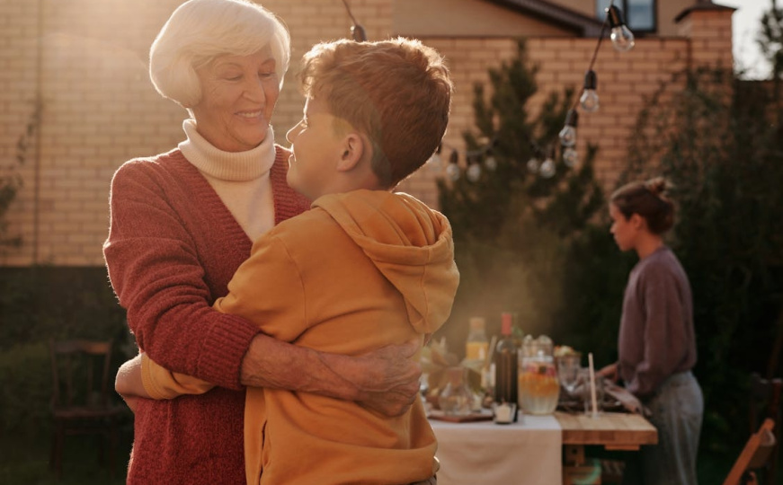 Dan starih osoba: Vrijeme da ih čujemo i poštujemo