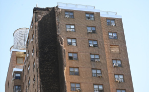 Vanredna situacija u New Yorku: Urušila se višespratnica, vatrogasci tragaju za mogućim žrtvama