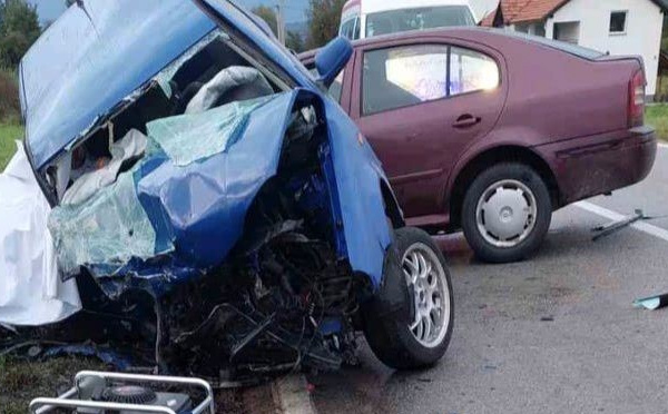 Teška nesreća u Bugojnu: Tri osobe smrtno stradale, saobraćaj obustavljen