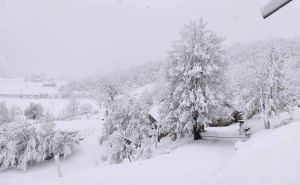 Pao snijeg i u Hrvatskoj: Pogledajte fotografiju sa Velebita
