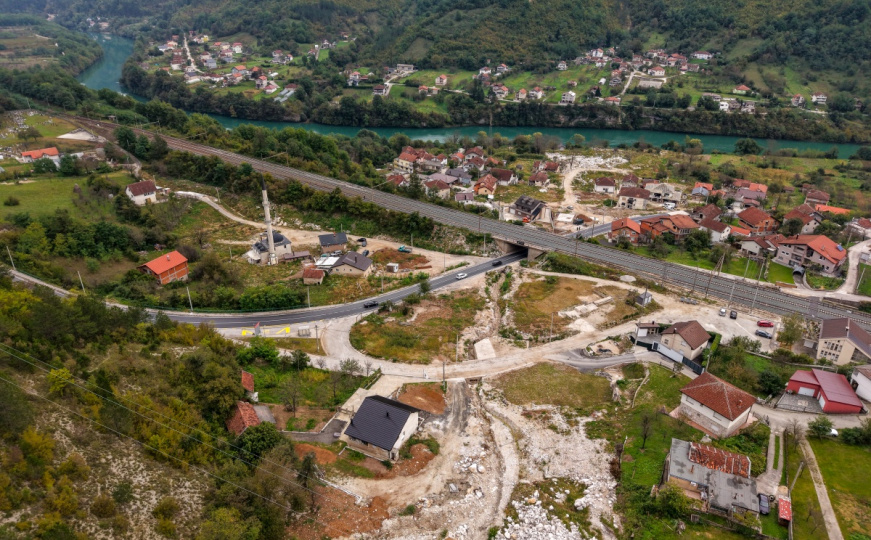 Pogledajte prizore iz zraka: U Donjoj Jablanici je i poslije godinu dana sablasno