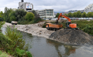 Na obali Miljacke u toku radovi: Pogledajte šta rade ekipe