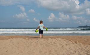Igračke plove ka obali Gaze: Aktivisti s flotile ih bacali u more u nadi da će stići do djece