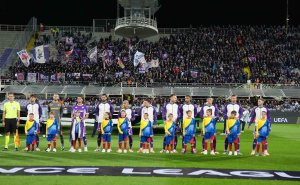 Džeko sa ponosom uz svog sina: Kapiten reprezentacije BiH izveo Danija na teren uoči utakmice