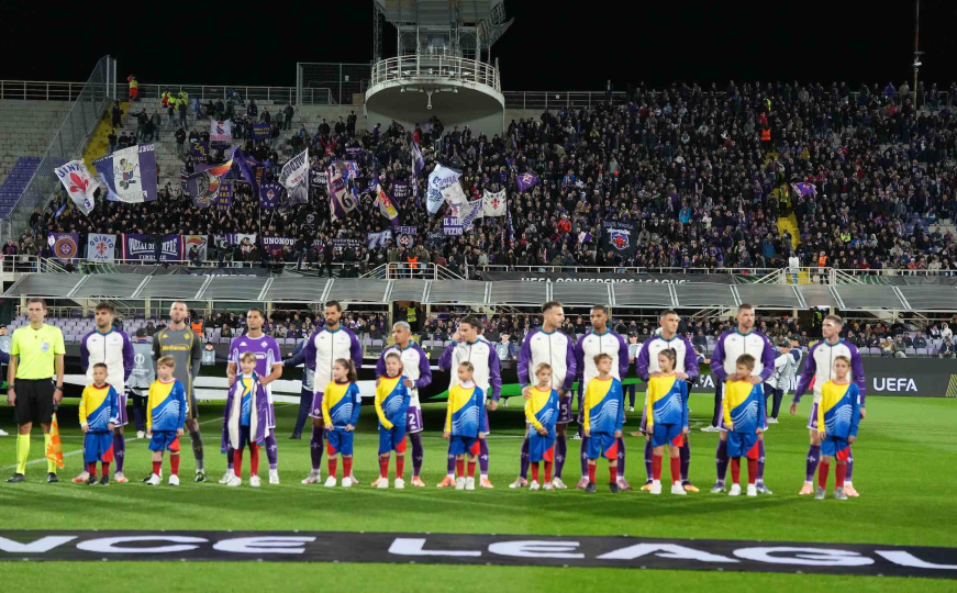 Džeko sa ponosom uz svog sina: Kapiten reprezentacije BiH izveo Danija na teren uoči utakmice