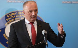 Zukan Helez: "Možda Vučić ponovo sanja da puca sa Jevrejskog groblja na civile u Sarajevu"