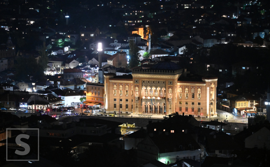 Noćna čarolija u Sarajevu: Fotografije koje oduzimaju dah