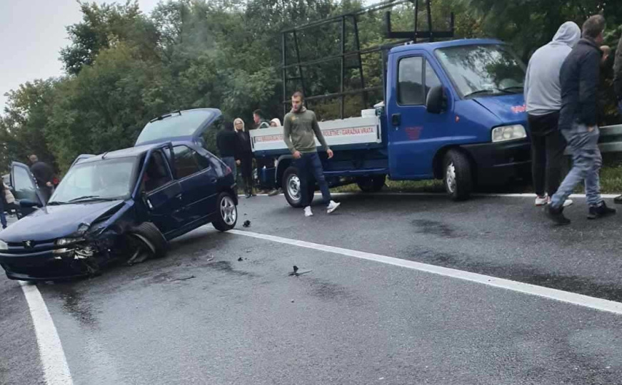 Saobraćajna nesreća kod Tuzle: Jedna osoba povrijeđena, saobraćaj se odvija otežano