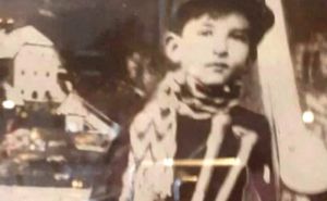 Prepoznajete li dječaka sa fotografije: Danas je velika regionalna zvijezda
