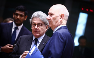 Francuska dobila novu vladu: Macronov blizak saveznik imenovan ministrom finansija