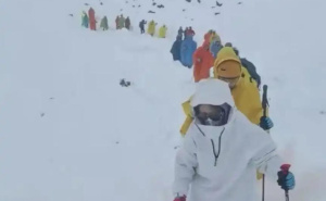 Pakao na Himalajima: Stotine planinara spašeno iz snažne mećave, 200 ih ostalo na vrhu svijeta