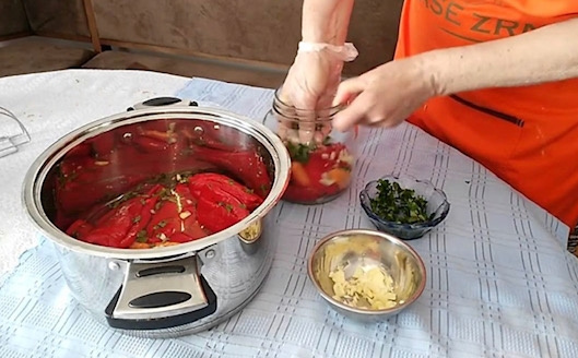 Starinski recept za kiselu peglanu papriku: "Najbolji okus na svijetu"