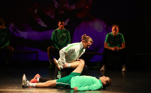 MESS | Teatarska kritika: Muška stvar - Jezik kopačke