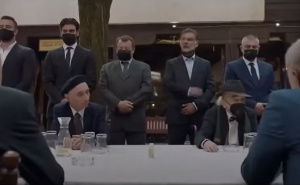 "Čuj koji? Jedan je Halid": Prisjetimo se scene iz filma "Deset u pola" o legendi bh. muzike