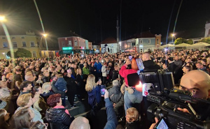 I Tuzla se oprostila od Halida Bešlića: Emocije, pjesma i sjećanje na legendu