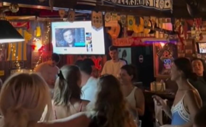 Halid Bešlić se sluša i na Kipru: Pogledajte kako navijači BiH pjevaju njegov hit u Larnaci