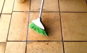 Ukonite mrlje sa fuga za nekoliko trenutaka: Sve što vam treba je ova kuhinjska namirnica