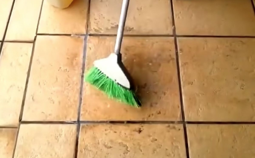 Ukonite mrlje sa fuga za nekoliko trenutaka: Sve što vam treba je ova kuhinjska namirnica