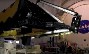 Sjene iz prošlosti svemira: Teleskop James Webb uočio objekt koji zovu 'tamnim zvijezdama'