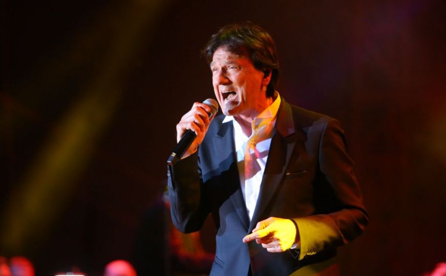 Zdravko Čolić i "Naprosto se tuga desi i naprosto si tu gdje jesi..."