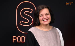 Podcast S | Digitalno roditeljstvo: Kako tehnologija oblikuje identitet mladih i roditeljsku brigu