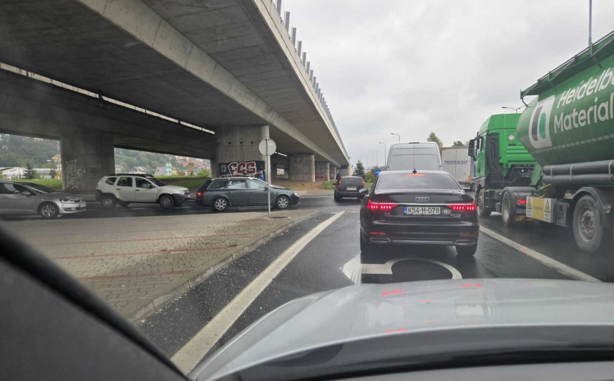 Udes na kružnom toku na Stupu: Nastale gužve