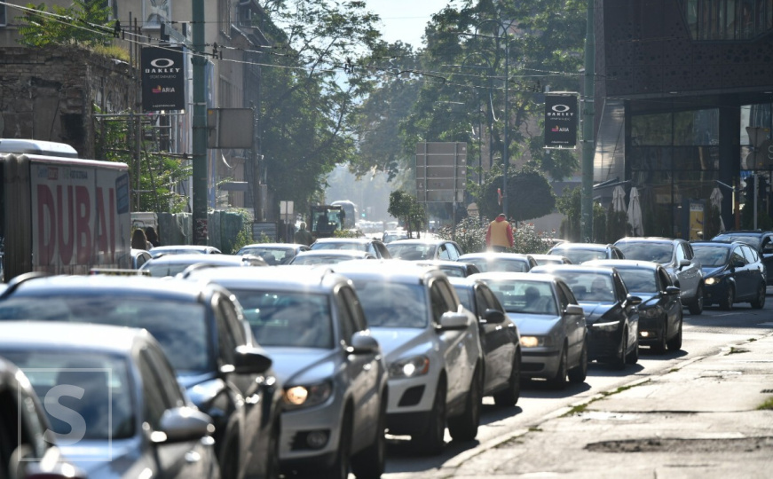 Gužva pred vikend u Sarajevu: Na glavnim ulicama zastoji i kilometarske kolone