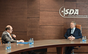 Izetbegović se sastao sa Schmidtom: Srebrenica treba dobiti poseban tretman u Izbornom zakonu BiH