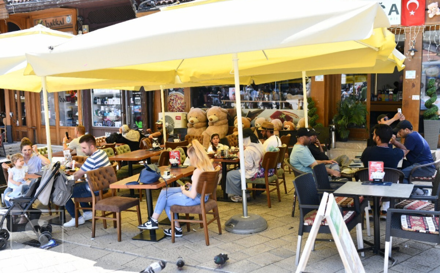 Sarajevski ugostitelji pozvali: "U nedjelju samo pjesme Halida Bešlića u kafićima"