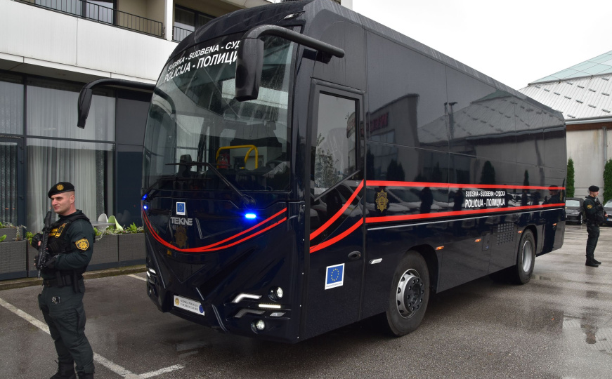 Pogledajte prvo vozilo ove vrste u BiH: Sudska policija predstavila autobus za transport zatvorenika