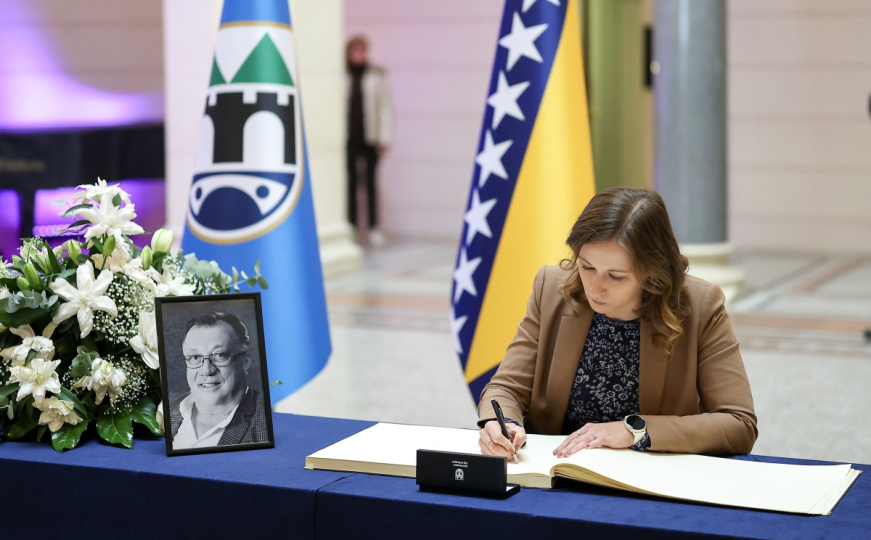 Austrijska ministarica se upisala u Knjigu žalosti povodom smrti Halida Bešlića