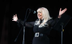 Hanka Paldum raznježila crno-bijelom fotografijom: 'Halid Bešlić, Vesna Zmijanac, Duško Kuliš...'