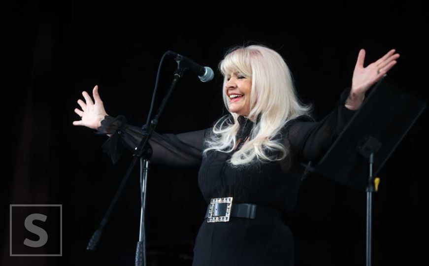 Hanka Paldum raznježila crno-bijelom fotografijom: 'Halid Bešlić, Vesna Zmijanac, Duško Kuliš...'