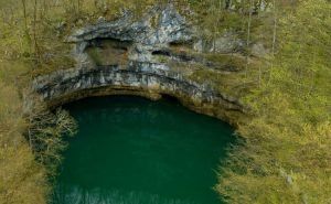 Mediji iz Hrvatske pisali o čudesnom jezeru u BiH: Neprestano mijenja oblik, pojavljuje se i nestaje