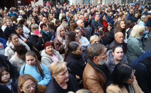 Sarajevo zapjevalo u čast Halida Bešlića: Pogledajte dirljive prizore ispred Vječne vatre