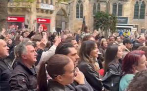 "Romanija" i "Miljacka" odjekuju Dortmundom: Veliki broj ljudi odao počast Halidu Bešliću